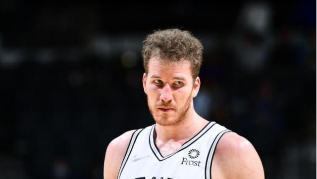 近7战1胜6负！文班亚马争夺战马刺正重回“正轨”