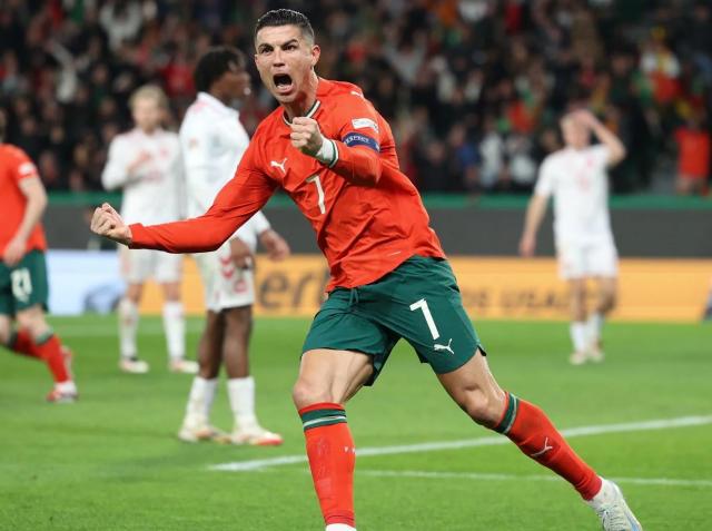 C罗怼记者：提了问题请看着我，别盯着电脑